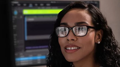 A women is wearing spectacles.