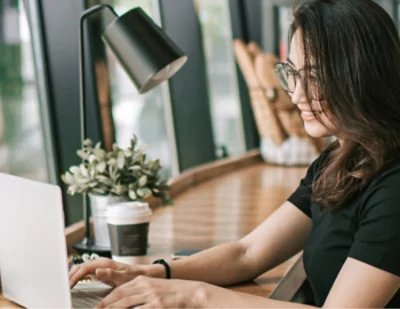 A women working with laptop
