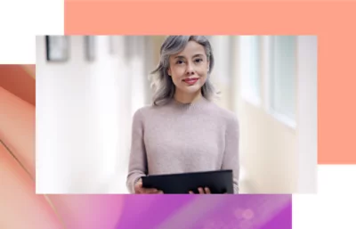 Eine Person, die ein Tablet hält