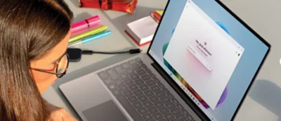 Närbild av en kvinnas ansikte.