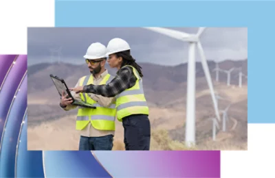 En person och en annan person som bär säkerhetsvästar och hjälmar